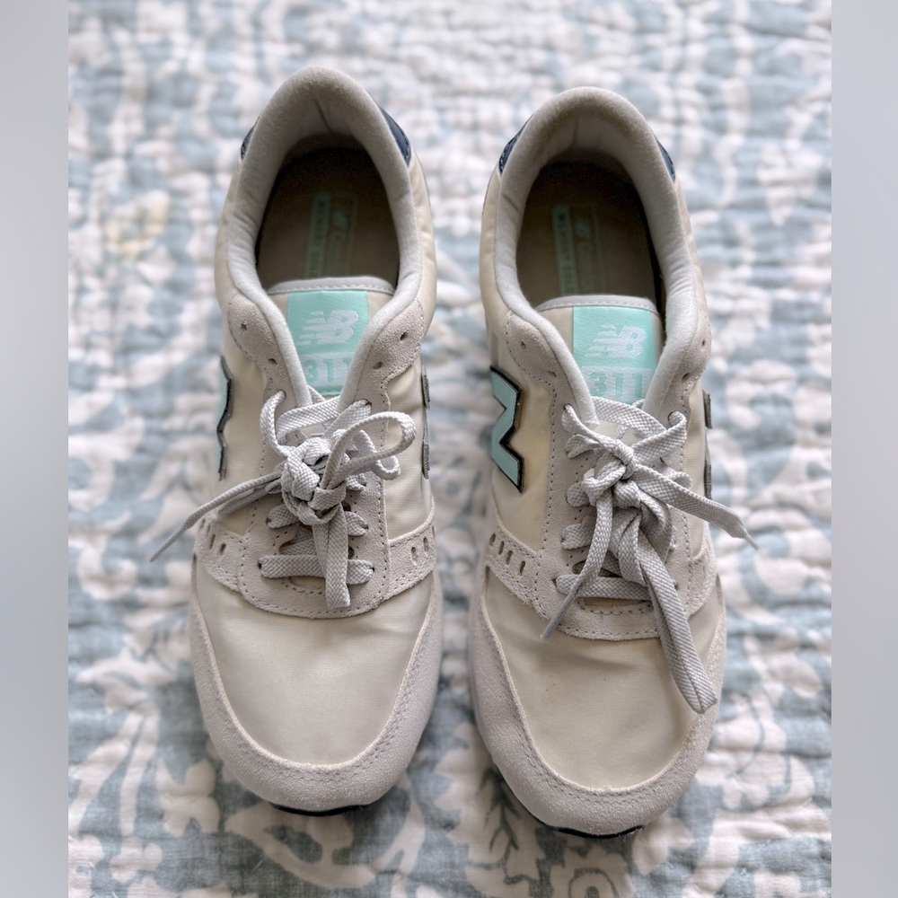 New Balance beige and teal Sneakers - Picture 3 of 5